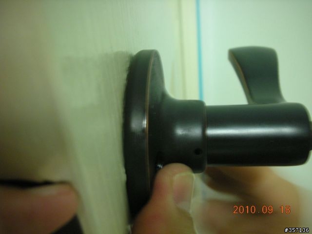 DIY 重新上漆 16 年房間門(包含拆移喇叭鎖完整過程圖示)