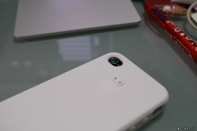 【e7buy分享】iPhone 4 日系高質感 桃紅硬殼 與 小白高密度防滑套 實機上身分享