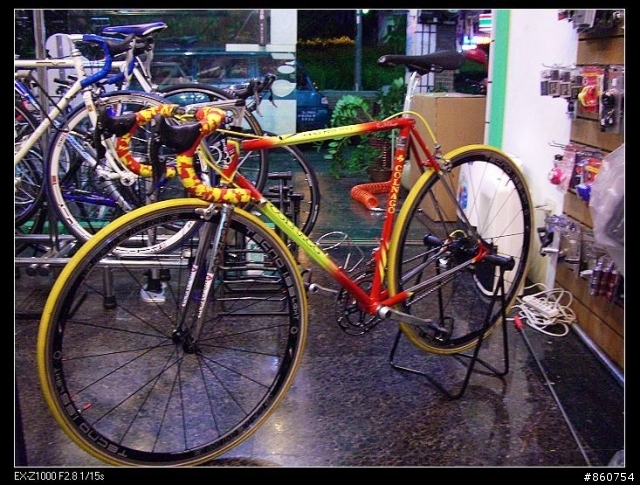 91年ariostea COLNAGO車隊版塗裝(這是公路車區入內請只討論腳踏車別討論我照相的品質)謝謝