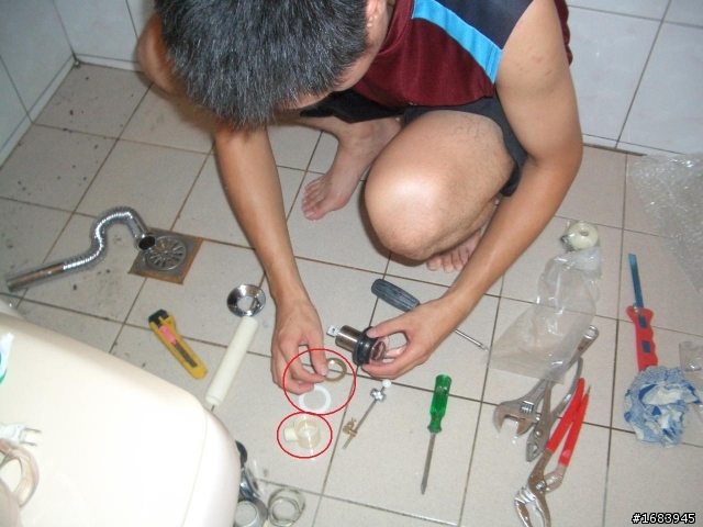 [DIY] 浴室臉盆的水龍頭汰換