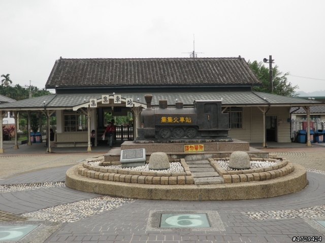 老翁夫妻南投日月潭單車之旅