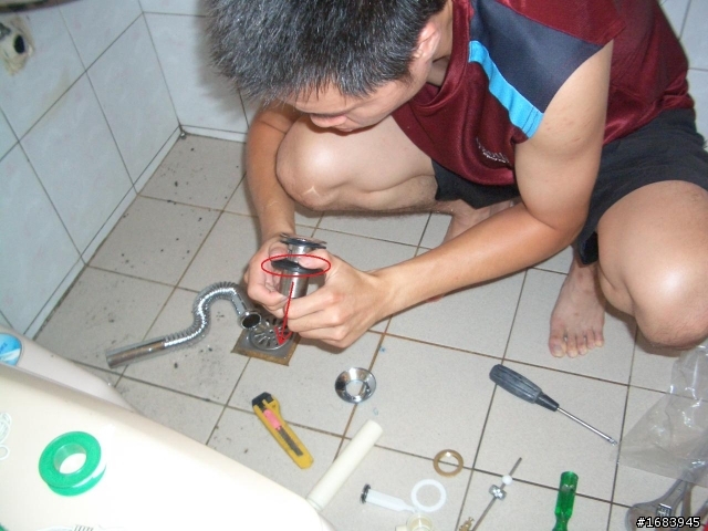 [DIY] 浴室臉盆的水龍頭汰換