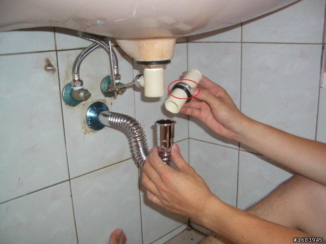 [DIY] 浴室臉盆的水龍頭汰換