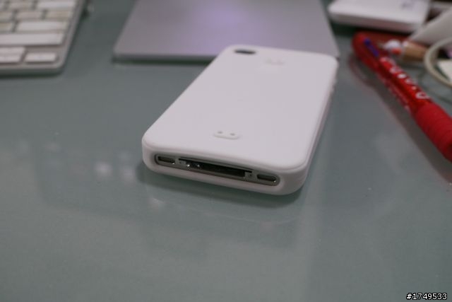 【e7buy分享】iPhone 4 日系高質感 桃紅硬殼 與 小白高密度防滑套 實機上身分享