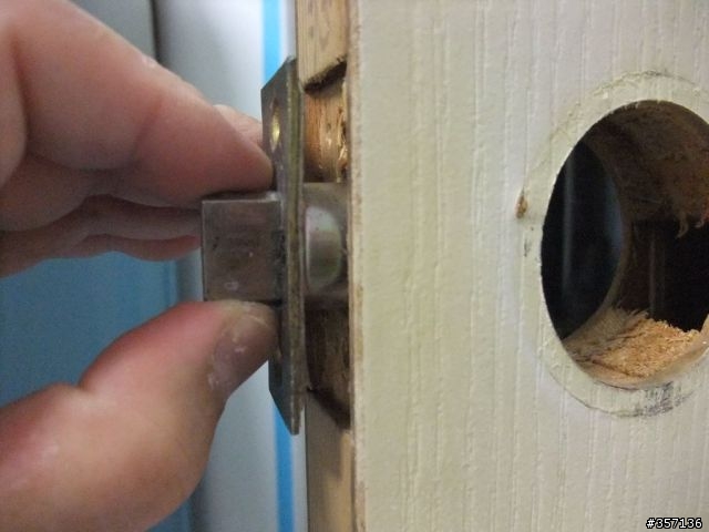 DIY 重新上漆 16 年房間門(包含拆移喇叭鎖完整過程圖示)