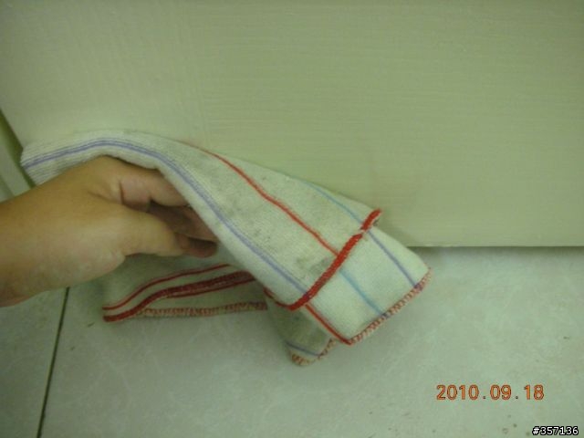 DIY 重新上漆 16 年房間門(包含拆移喇叭鎖完整過程圖示)