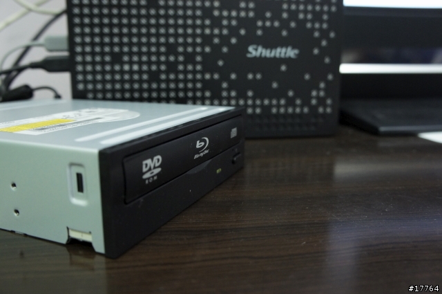 『體積小效能強』Shuttle XS35 輕薄登場