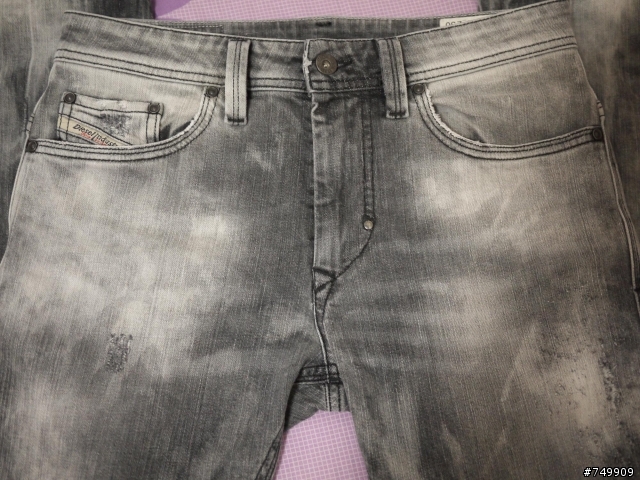 【開箱】Diesel Thanaz 8L4