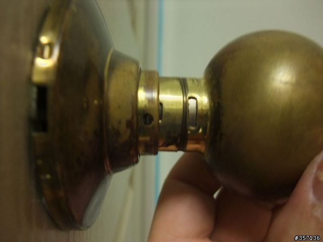 DIY 重新上漆 16 年房間門(包含拆移喇叭鎖完整過程圖示)