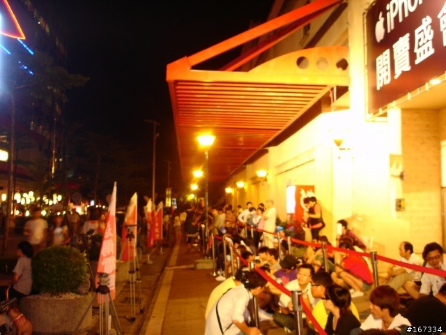 夜深人不靜-遠傳iPhone4世貿台北場首賣會分享（加映台哥大首賣）