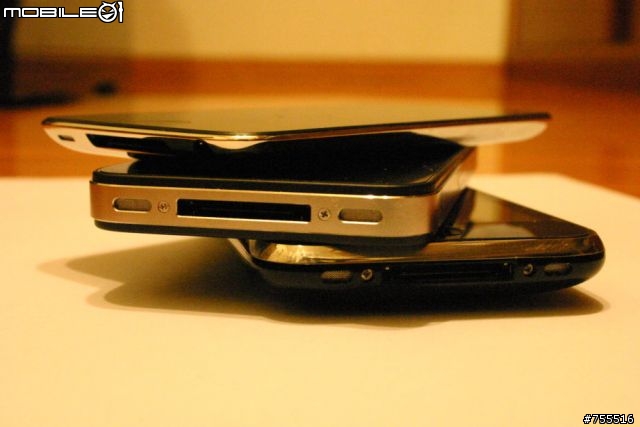 [開箱]我的港版ipod touch 4 32GB 同場加映ipod4 iphone4 iphone3GS比較