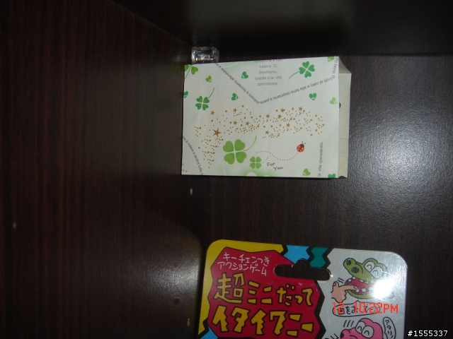 平凡的書櫃   裝上後燈泡 馬上變的高級!