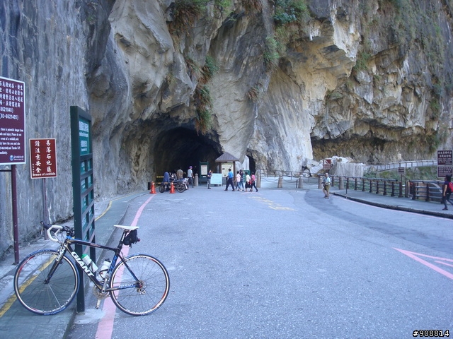 慶祝生日, 暫時拋開2010環西大賽, 自己和連襟跑去2天1夜的中台灣橫貫高山挑戰
