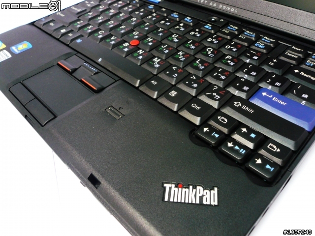 [開箱分享] Lenovo ThinkPad X201s (圖多) ， 極致輕薄的小黑現身 ＆ 效能簡易測試！