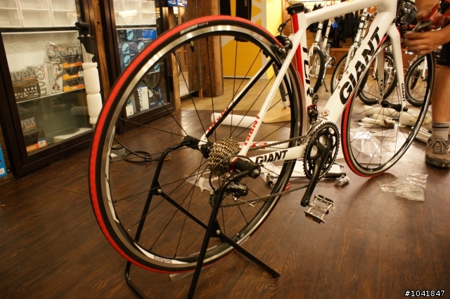 [分享] 朋友的第1台公路車 2010年TCR Advanced 3