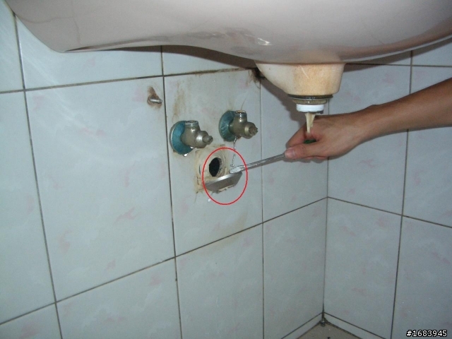 [DIY] 浴室臉盆的水龍頭汰換