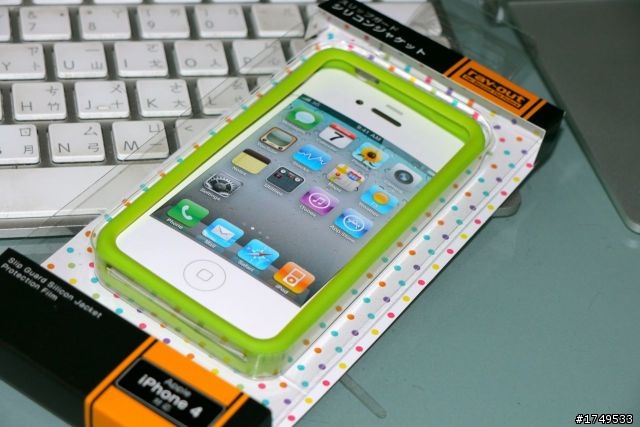 [開箱分享]千元以下日系 iPhone4 高質感 3H高硬度 彩殼 開箱 [同場加映：清爽 白綠雙星Silicon case]