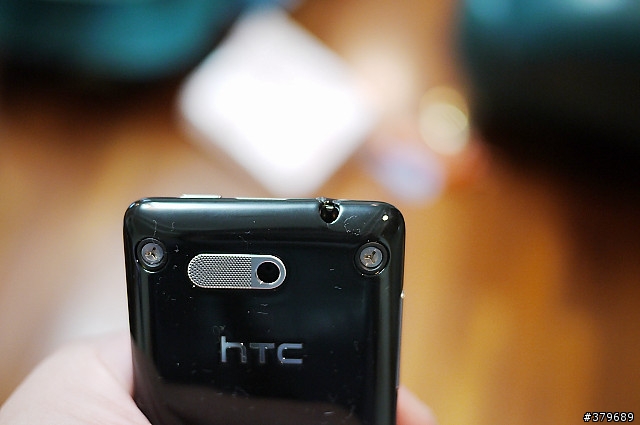 htc 詠嘆機背蓋超難開...