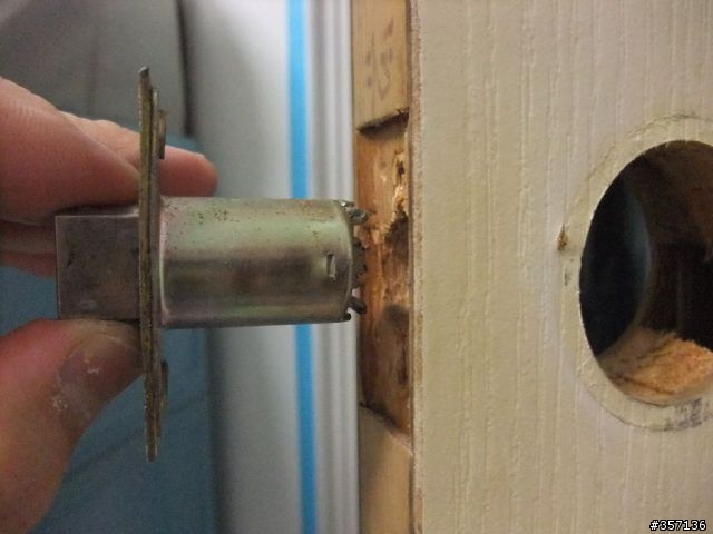DIY 重新上漆 16 年房間門(包含拆移喇叭鎖完整過程圖示)