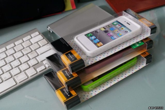 [開箱分享]千元以下日系 iPhone4 高質感 3H高硬度 彩殼 開箱 [同場加映：清爽 白綠雙星Silicon case]