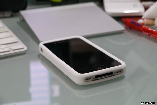 【e7buy分享】iPhone 4 日系高質感 桃紅硬殼 與 小白高密度防滑套 實機上身分享