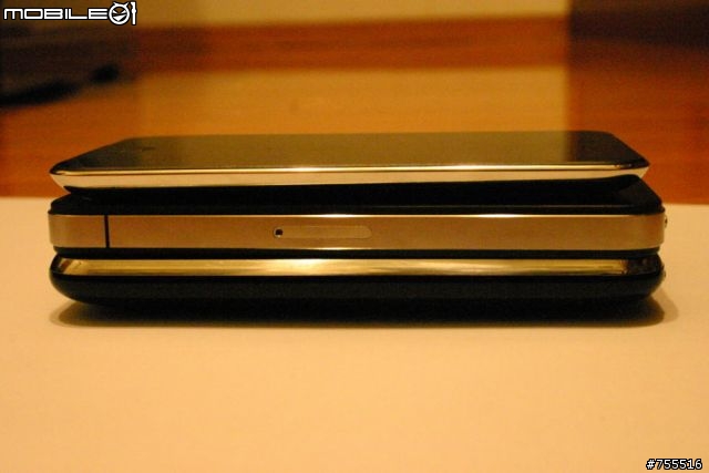 [開箱]我的港版ipod touch 4 32GB 同場加映ipod4 iphone4 iphone3GS比較