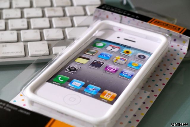 [開箱分享]千元以下日系 iPhone4 高質感 3H高硬度 彩殼 開箱 [同場加映：清爽 白綠雙星Silicon case]