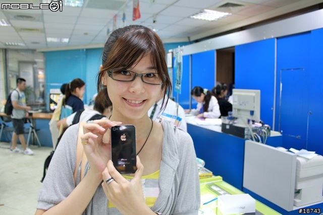 [分享] Apple iPhone4 預購領貨，入手！