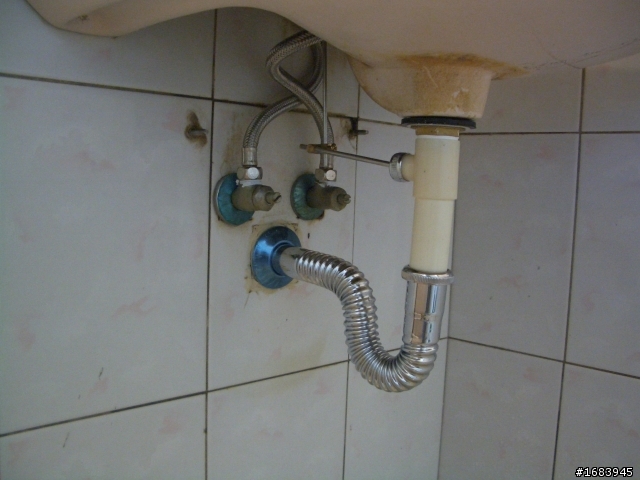 [DIY] 浴室臉盆的水龍頭汰換