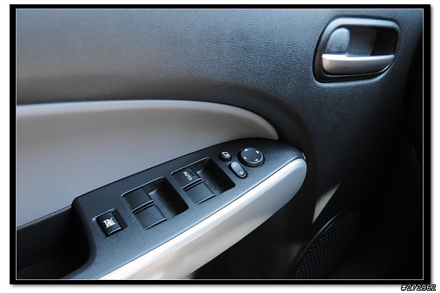 【開箱文】白色 Mazda 2 頂級型