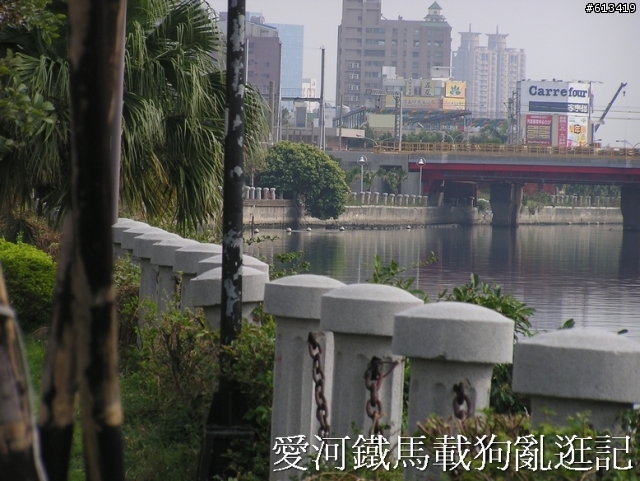 感謝兩位不知名女大生，路見石塊，搬到路邊，避免意外發生。。有圖加鐡馬載狗亂逛照片（已加小狗圖）