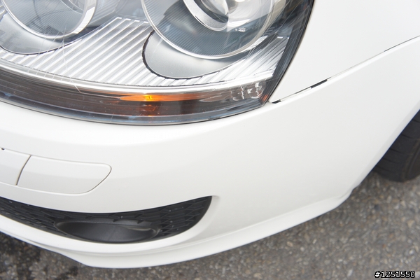 五代 GOLF GTI 的前保桿安裝問題