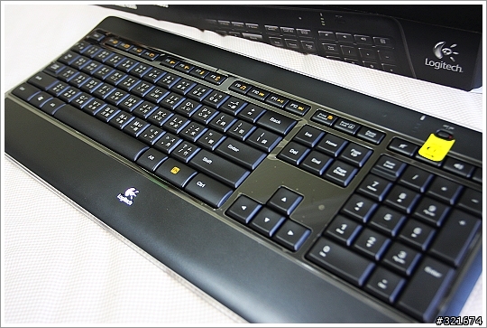 [開箱]羅技無線炫光鍵盤K800