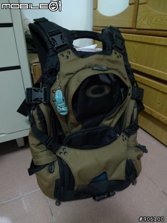 [遲來的分享]Oakley snow pack，一起來分享你的機能性背包