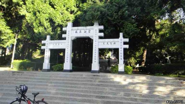 (肉咖土法鍊鋼速成法)一隻猴子﹑二隻小豬﹑三生有幸之20100905NS挑戰巔峰武嶺！