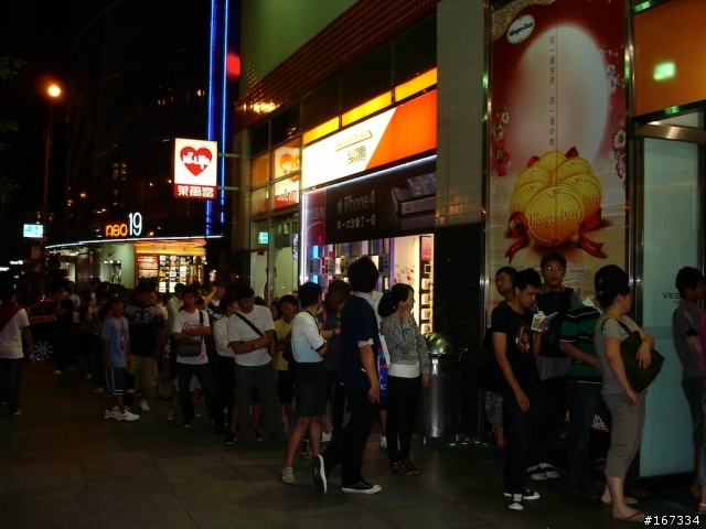 夜深人不靜-遠傳iPhone4世貿台北場首賣會分享（加映台哥大首賣）