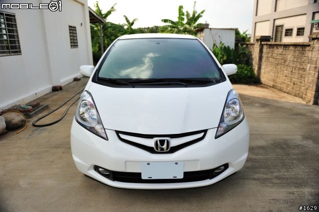 白色 Fit vti-s 剛過八月初一 交車:D