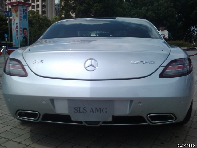 在竹北睹到SLS~