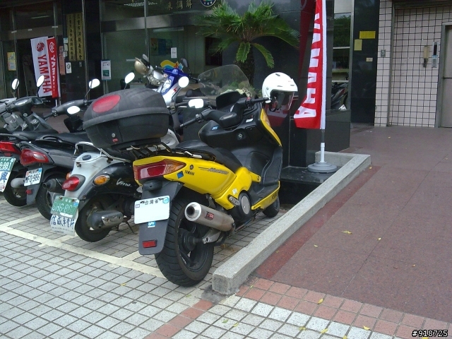 今天看到了一台t-max，但是...