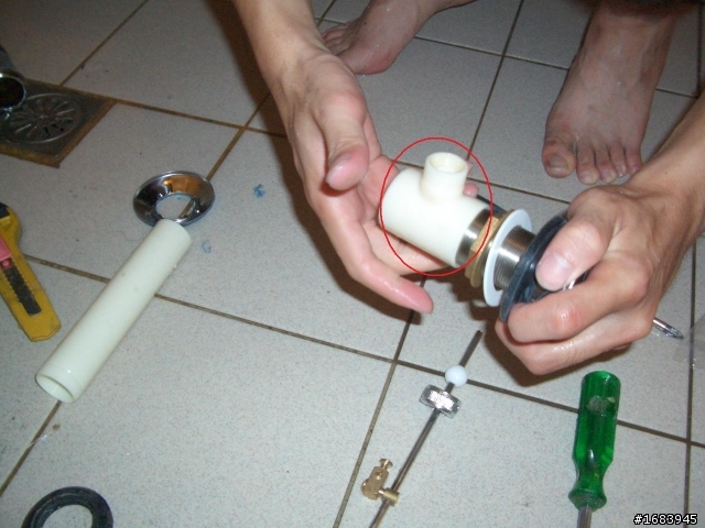[DIY] 浴室臉盆的水龍頭汰換