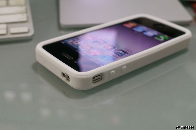 【e7buy分享】iPhone 4 日系高質感 桃紅硬殼 與 小白高密度防滑套 實機上身分享