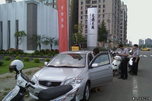 住竹北二期的請注意~連續3起汽車敲玻璃事件~