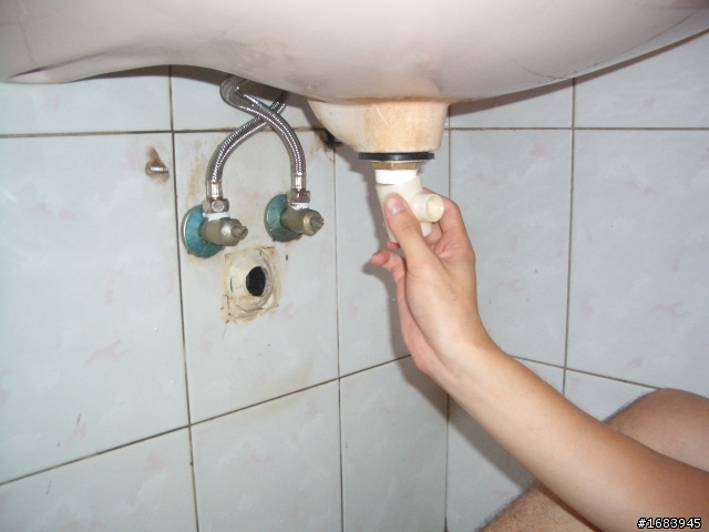 [DIY] 浴室臉盆的水龍頭汰換