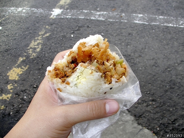 [美食]混蛋飯糰~~~不蓋你，真的是混蛋做的喔!!