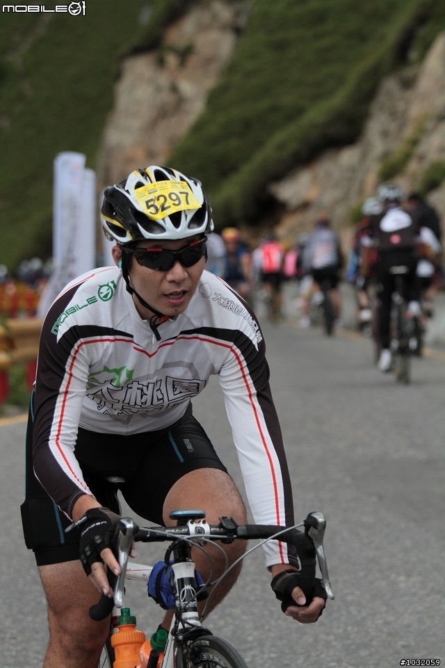 在武嶺拍到的幾位桃園勇腳車友