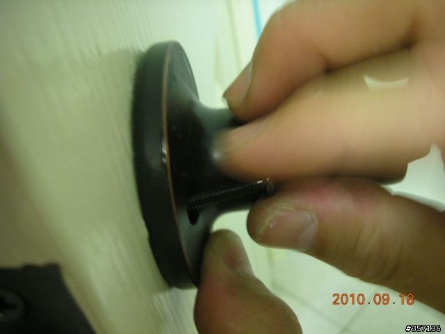 DIY 重新上漆 16 年房間門(包含拆移喇叭鎖完整過程圖示)