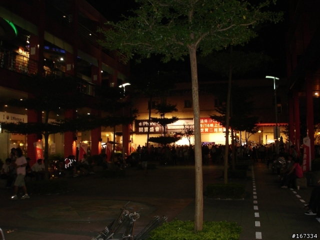 夜深人不靜-遠傳iPhone4世貿台北場首賣會分享（加映台哥大首賣）