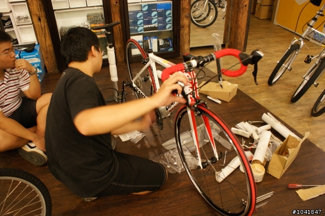 [分享] 朋友的第1台公路車 2010年TCR Advanced 3