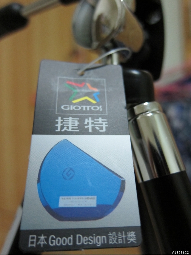 [黑白開箱文]無趣的陽春小腳架 開箱XD~