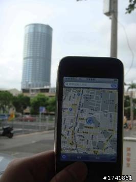 台南出遊女王開心，iphone3變4有望~~